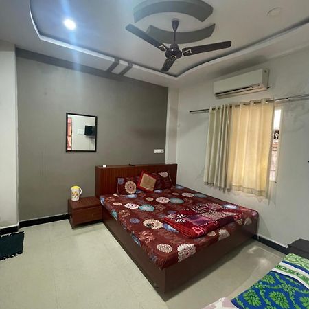 Satguru Guest House Ujjain Bagian luar foto