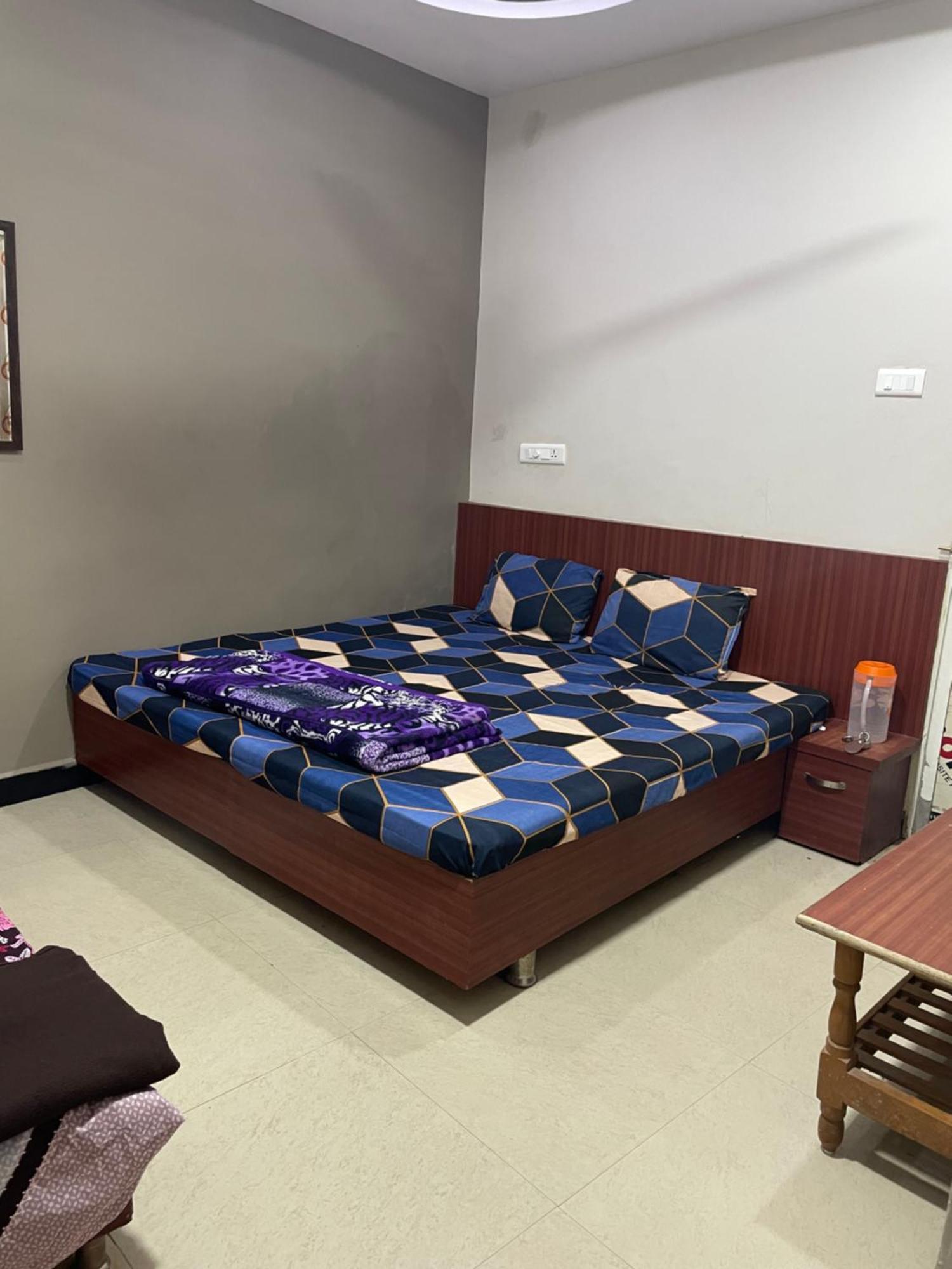 Satguru Guest House Ujjain Bagian luar foto